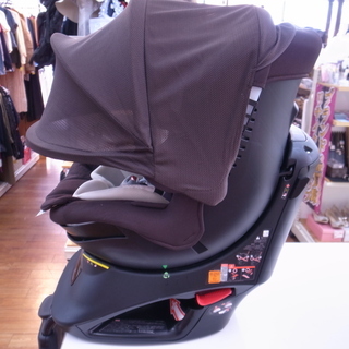 カーメイト エールベベ クルットNT2 プレミアム チャイルドシート