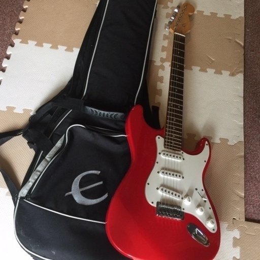 【美品】真っ赤なエレキ・ギター（Epiphone・エピフォン製純正ギグバッグ付） 美品】真っ赤なエレキ・ギター（Epiphone・エピフォン製純正ギグバッグ