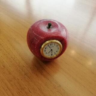 601 リンゴの置き時計