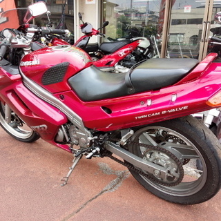 NO.2844　ＺＺＲ２５０　水冷４サイクル８バルブ２気筒２５０ｃｃエンジン　ＳＡＮＳＥＩ集合マフラー　バックステップ　ワインレッド　☆彡