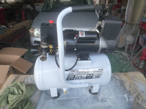エアーコンプレッサー オイルレス 静音タイプ 10L ACP-10A中古