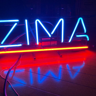 ZIMAのネオンサイン