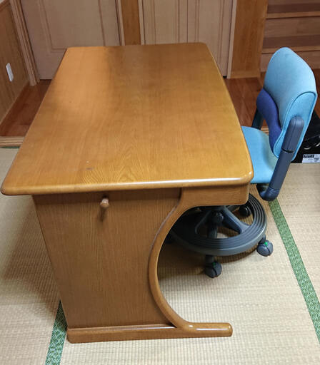 カリモクの学習机 中古 とナフコの椅子 中古 を差し上げます ボンチャン 上熊本のその他の中古あげます 譲ります ジモティーで不用品の処分
