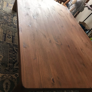 重厚感ある木製ローテーブル
