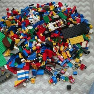 レゴブロック　箱いっぱい