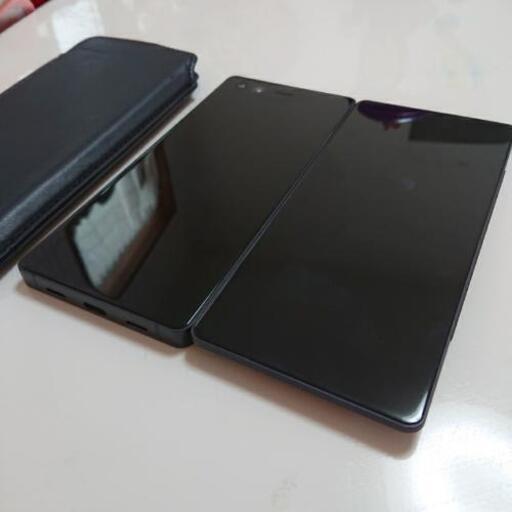 docomo M Z-01K 折りたたみ2画面 スマホ