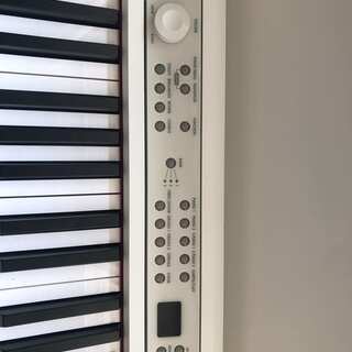 期間限定で値下げ【保証残あり】KORG 電子ピアノ　おまけで椅子も！ 期間限定で値下げ【保証残あり】KORG 電子ピアノ おまけで椅子も！