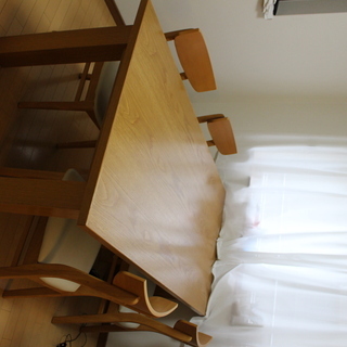 <画像追加>北欧風木製ダイニングテーブル+椅子4脚付き！