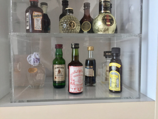 インテリアに 可愛い洋酒のミニボトルとショーケース Yuki 藤井寺のその他の中古あげます 譲ります ジモティーで不用品の処分
