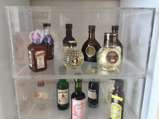 インテリアに 可愛い洋酒のミニボトルとショーケース Yuki 藤井寺のその他の中古あげます 譲ります ジモティーで不用品の処分