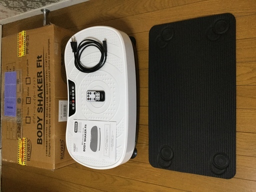値下げしました　¥10000→¥6000 ボディーシェイカー フィット （ホワイト）