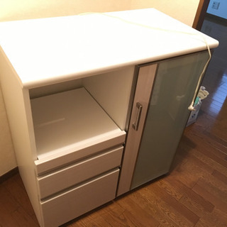 白いキッチン用収納器具