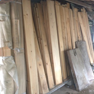 材木】杉板 角材 原木 倉庫保管いろいろ（引き取り限定）