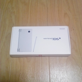 任天堂　NINTENDO　ニンテンドー　 DSi　ホワイト