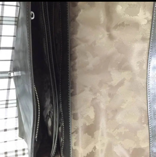 定価 3万以上！ 牛革 アニアリ クラッチバッグ 本革 カモフラ