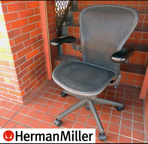 札幌市内 ハーマンミラー アーロンチェア フル装備◆ ポスチャーフィット ■ アーム可動 チルト 昇降 リクライニング■ HermanMiller Aeron