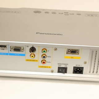 Panasonic プロジェクター セット 世界最小・最軽量で8,000 lmを実現。さらなる鮮明投写が可能な液晶