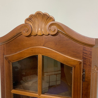 イタリア製 コーナーキャビネット 飾り棚 木製彫刻 鍵付き