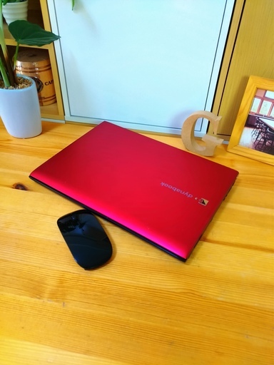 corei3で高性能！　可愛いカーマインレッドのdynabook♪　　薄型軽量で持ち運びも便利♪　最新Windows10！　大容量320G！　13.3インチ　メモリ4Gで高速★　　東芝　TOSHIBA　dynabook　　最新Windows10　64Bit　赤　高級感　マウス付き 　ノートパソコン　無線LAN　Wi-Fi対応 　DVDドライブ