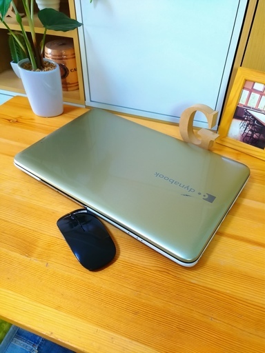 メモリ8G！　ブルーレイ対応☆　可愛いシャンパンゴールド＆ホワイトのdynabook♪　　薄型軽量で持ち運びも可能！　　最新Windows10！　大容量500G！　15.6インチ　DVDドライブ　　高性能デュアルコア　メモリ8G　東芝　TOSHIBA　dynabook　最新Windows10　64Bit　金＆白色　高級感　　マウス付き 　ノートパソコン　無線LAN　Wi-Fi対応　DVDドライブ