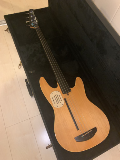 Godin ゴダン フレットレスベース