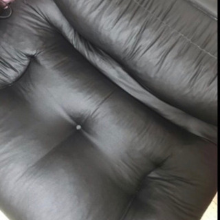 黒色のソファー
