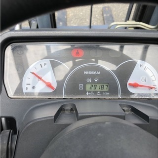 2.5t　日産フォークリフト　何故か？トヨタカラーに塗装されております。
