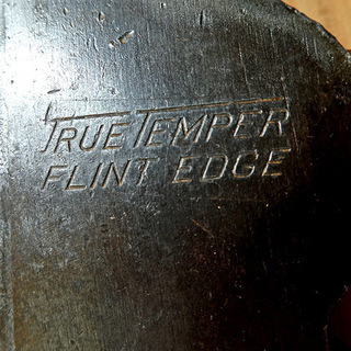 日本には無い3役機能の手斧ー米国最古の名門ブランド