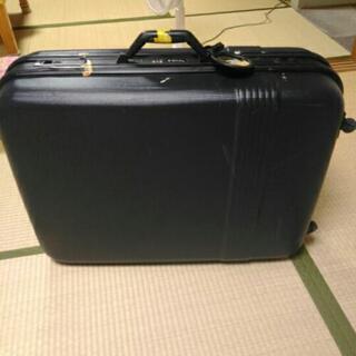 中古のスーツケースです。