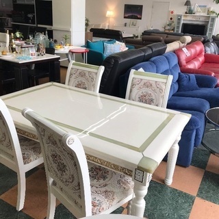 大理石テーブルを入荷致しました！