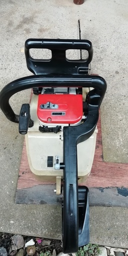 【動作品】エンジンチェーンソー　スチール010AV