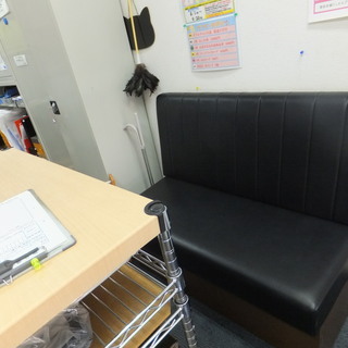 お店の什器を売ります。ガラスショーケース、ベンチソファー、メタルラック、スチールラック、オープン棚など