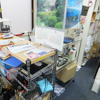 お店の什器を売ります。ガラスショーケース、ベンチソファー、メタルラック、スチールラック、オープン棚など