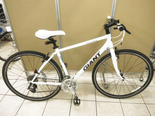 【売り切れ】GIANT ESCAPE R3 クロスバイク 自転車 700×28C