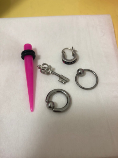拡張器 2g ボディピアス シルバーピアス 拡張ピアス なこたぬ 平塚のアクセサリー ピアス の中古 古着あげます 譲ります ジモティーで不用品の処分