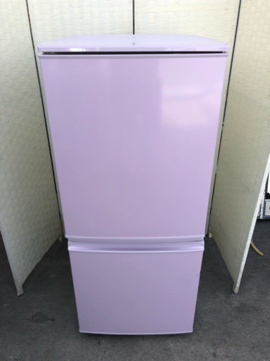 ピンク色の可愛い2ドア冷蔵庫