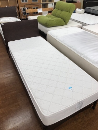 スリムタイプのシングルベッド 2点同時入荷！