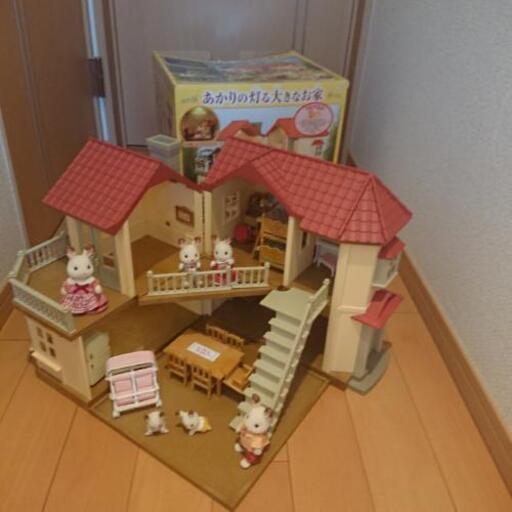 あかりの灯る大きなお家 家具、人形付き シルバニア | ptpnix.co.id