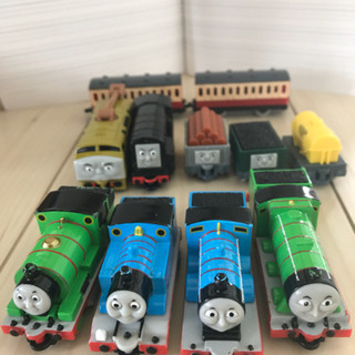 【お取引中】トーマスの自分でつなげる列車おもちゃ