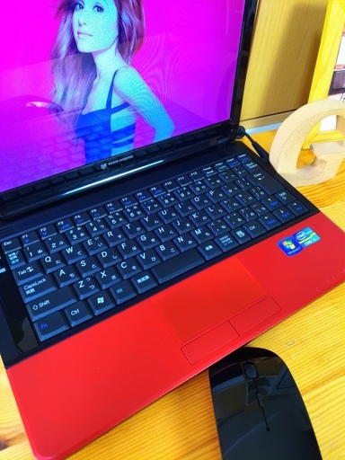 corei5メモリ8Gで超高性能☆　可愛いカーマインレッド♪　11.6インチの薄型軽量タイプで持ち運びが便利！　　最新Windows10！　大容量500G！　高速★　　Webカメラ付き　マウスコンピューター　mouse computer　　Windows10　64Bit　赤　高級感　　マウス付き 　ノートパソコン　無線LAN　Wi-Fi対応 corei5メモリ8Gで超高性能☆ 可愛いカーマインレッド♪ 11.6インチの