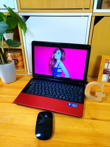 corei5メモリ8Gで超高性能☆　可愛いカーマインレッド♪　11.6インチの薄型軽量タイプで持ち運びが便利！　　最新Windows10！　大容量500G！　高速★　　Webカメラ付き　マウスコンピューター　mouse computer　　Windows10　64Bit　赤　高級感　　マウス付き 　ノートパソコン　無線LAN　Wi-Fi対応 corei5メモリ8Gで超高性能☆ 可愛いカーマインレッド♪ 11.6インチの