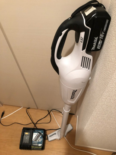 値引き!マキタ(Makita) 充電式クリーナ 18V (バッテリー・充電器付