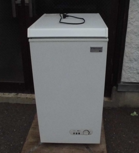 エレクトロラックス 冷凍庫 フリーザー 65L ECB65 2012年製 ホワイト 中古品 JM4761)【取りに来られる方限定】