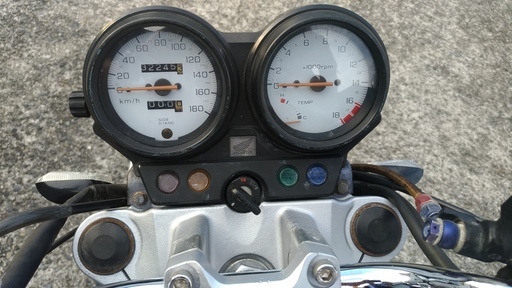 人気なホンダ ホーネット250！250なのに極太リアタイヤがかっこいい