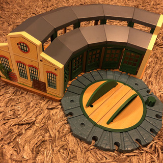 値下げ！きかんしゃトーマス 木製レールシリーズ ティドマス機関庫