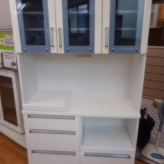 増税前キャンペーン【リサイクルサービス八光　田上店　配達・設置OK】２口コンセント＆収納付き　ホワイト食器棚 増税前キャンペーン【リサイクルサービス八光 田上店 配達・設置OK】2
