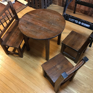 子供用テーブルと椅子のセット