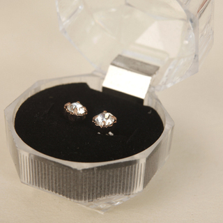 新品 CZダイヤモンド ピアス 石径約5mm