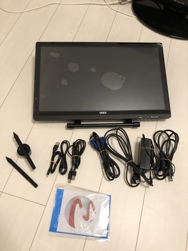 Ugee UG2150 21.5 液タブ