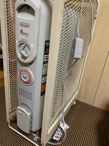 デロンギ☆オイルヒーター/ガード付き 電気ストーブ、暖房器具